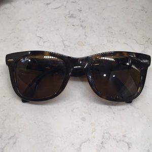 Rayban Tortoise Shell Classic Wayfarer